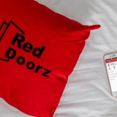 Reddoorz Plus Near Mall Slipi Jaya Jakarta Exteriör bild