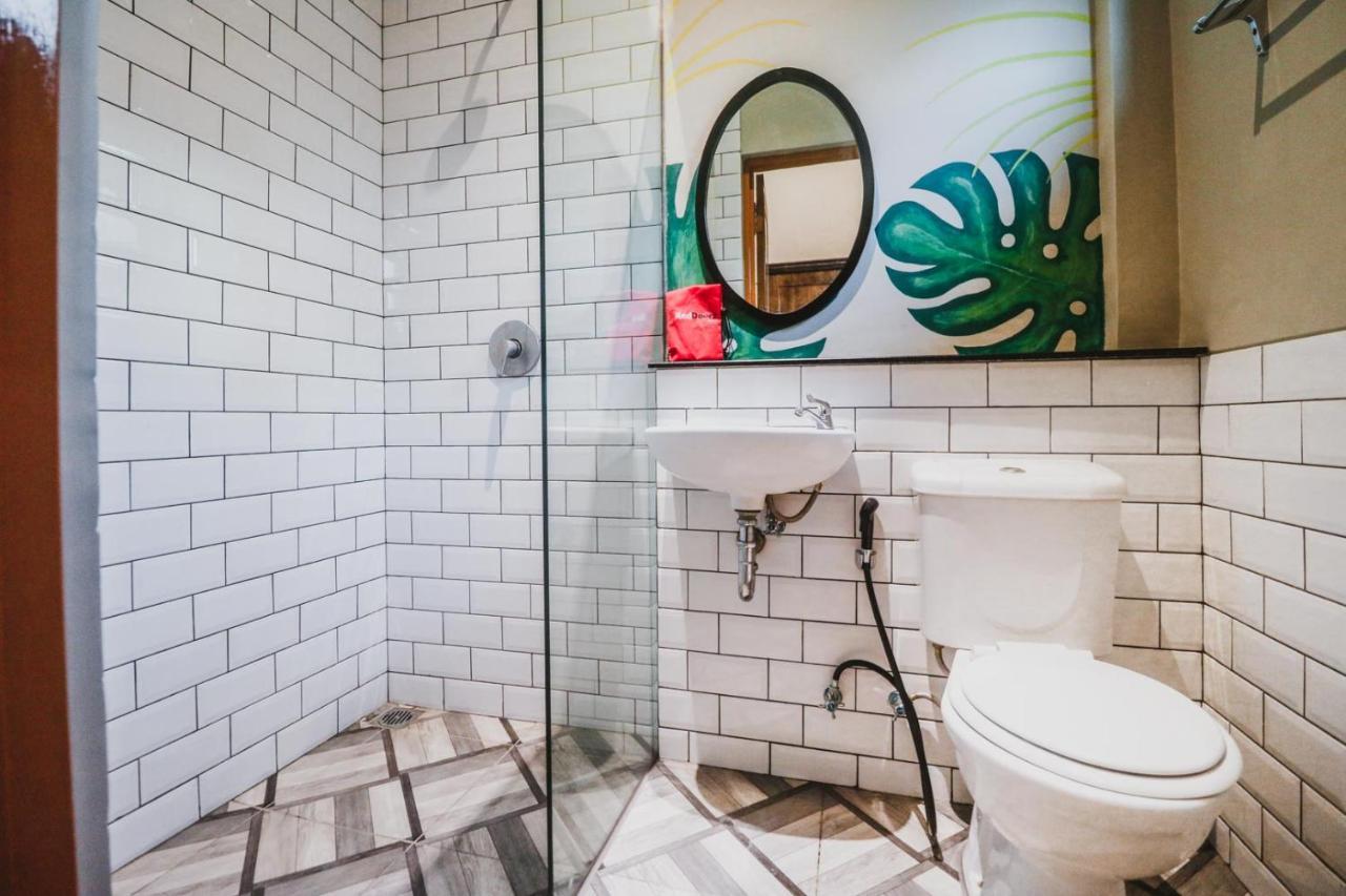 Reddoorz Plus Near Mall Slipi Jaya Jakarta Exteriör bild