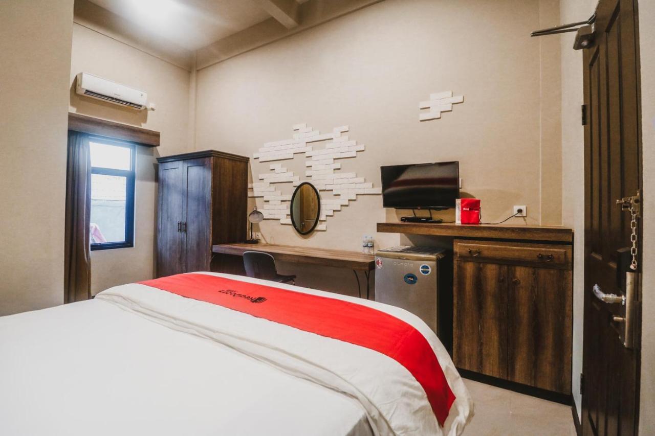 Reddoorz Plus Near Mall Slipi Jaya Jakarta Exteriör bild