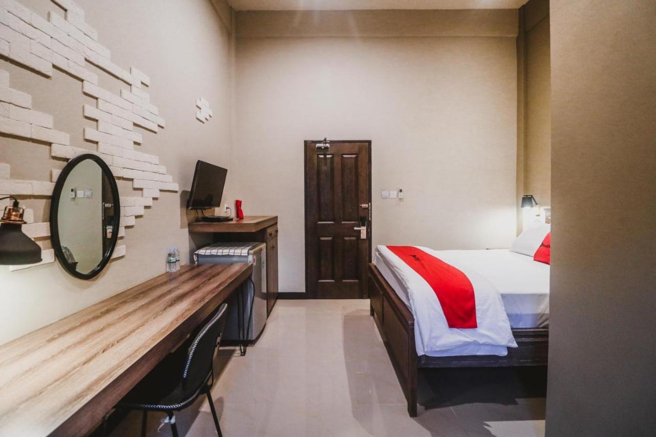 Reddoorz Plus Near Mall Slipi Jaya Jakarta Exteriör bild
