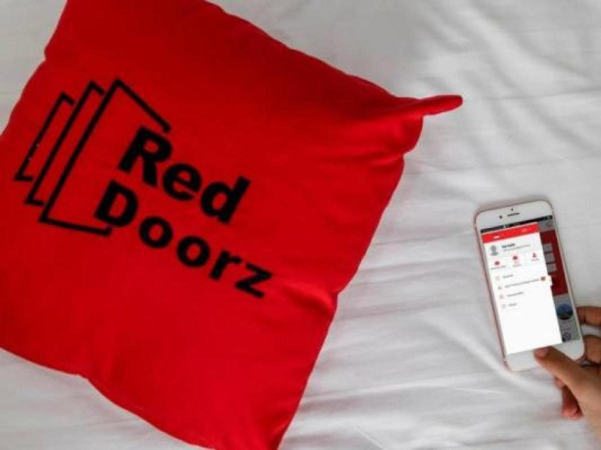Reddoorz Plus Near Mall Slipi Jaya Jakarta Exteriör bild